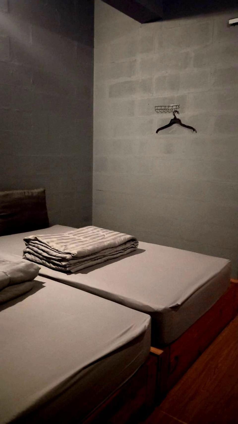 Youyen Hostel バンコク都 エクステリア 写真