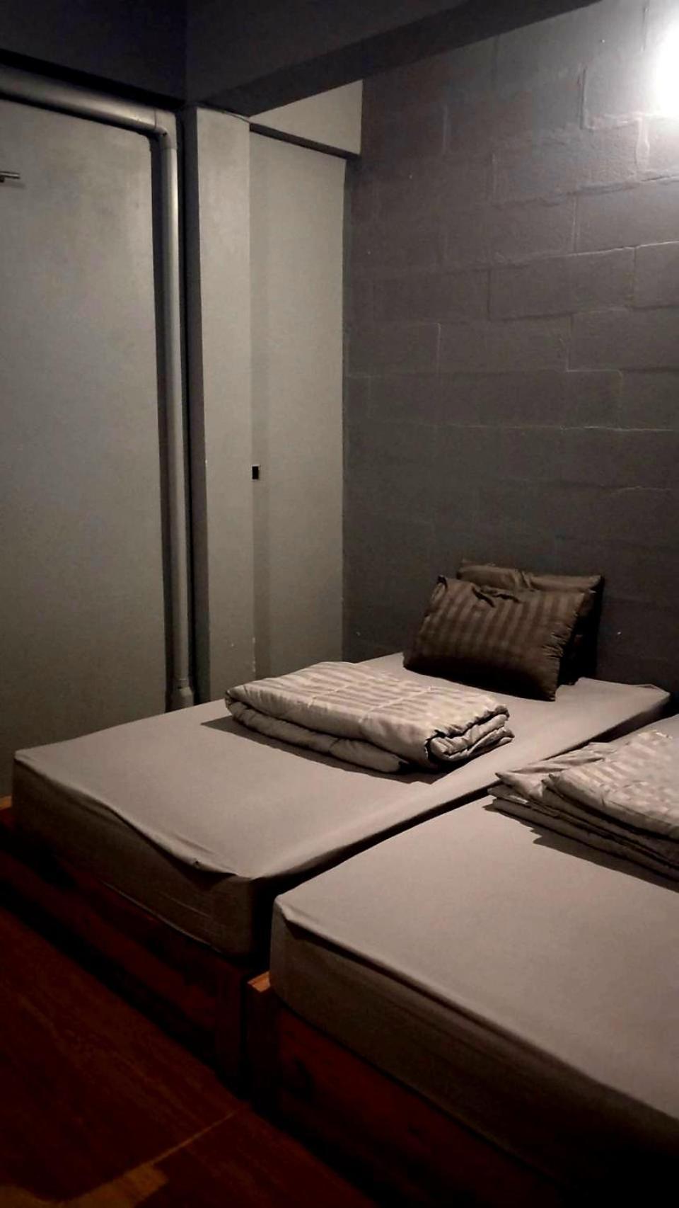 Youyen Hostel バンコク都 エクステリア 写真